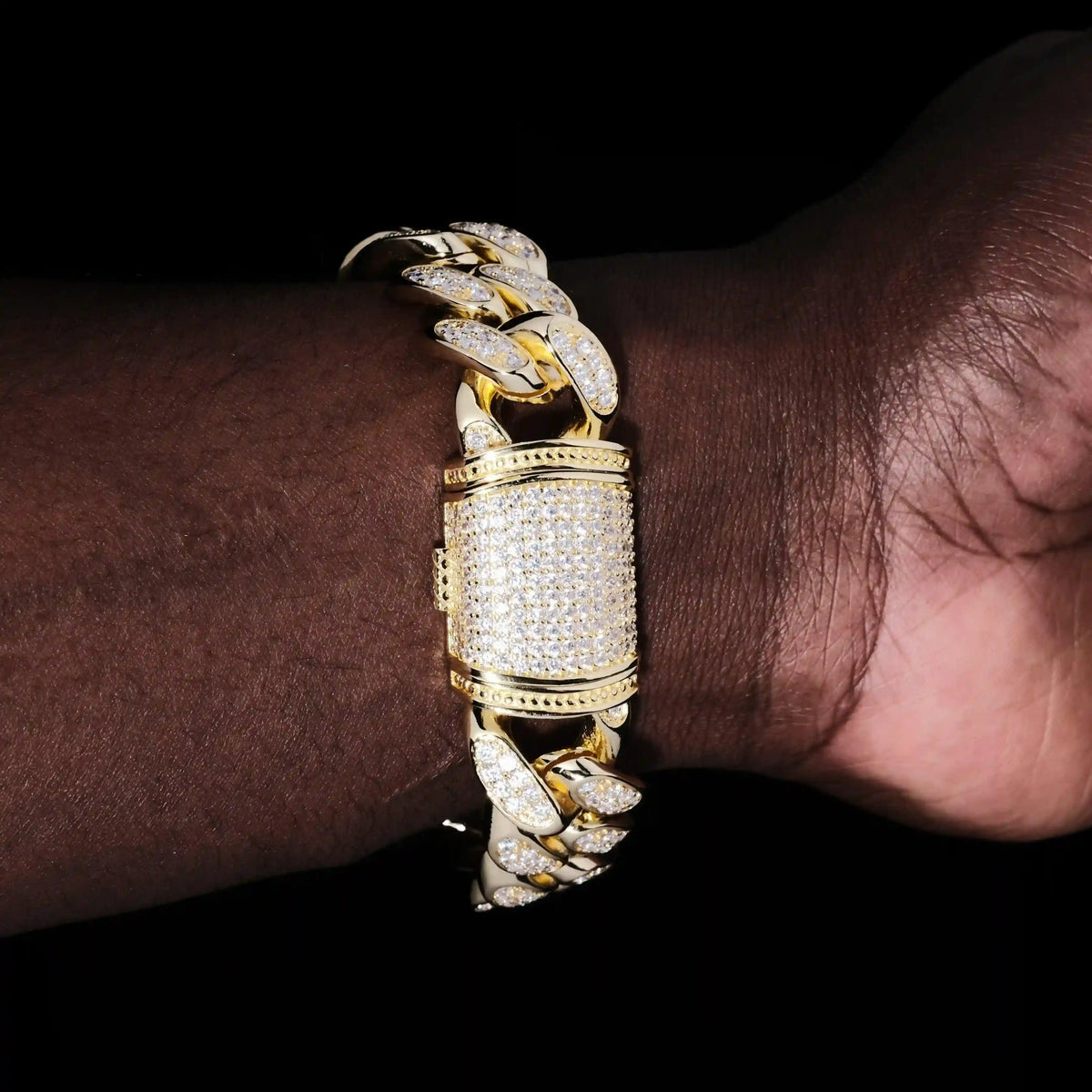 Iced Cuban Link Bracelet in Yellow Gold - 19mm