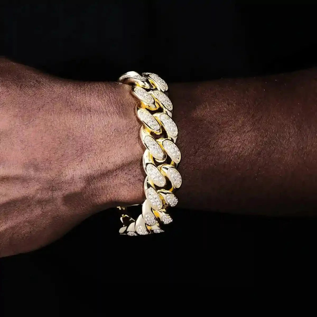 Iced Cuban Link Bracelet in Yellow Gold - 19mm