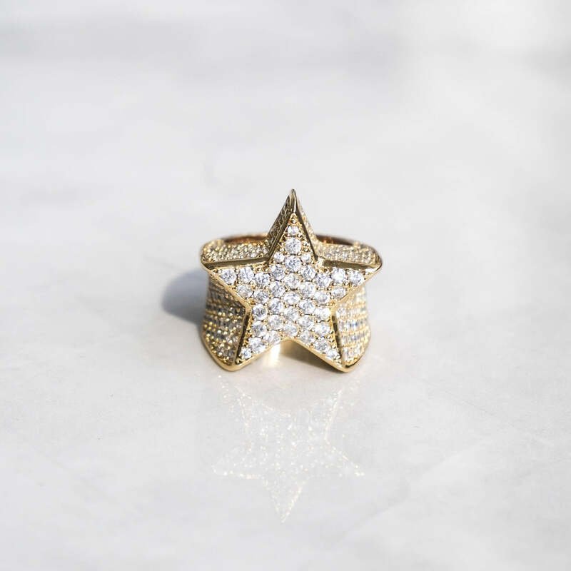 Iced Star Ring In Yellow Gold - 26mm