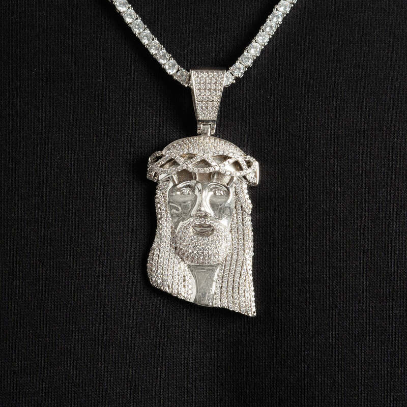Jesus Pendant In White Gold - 25mm