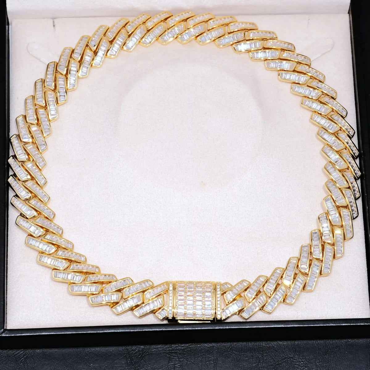 Baguette Channel Set Cuban Chain in 18k Gold - 19mm