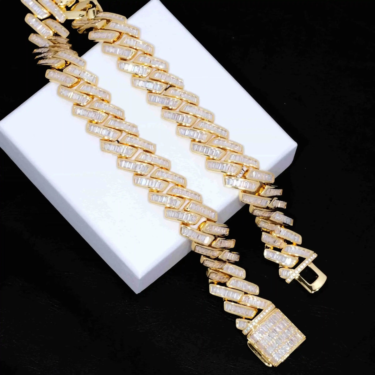 Baguette Channel Set Cuban Chain in 18k Gold - 19mm