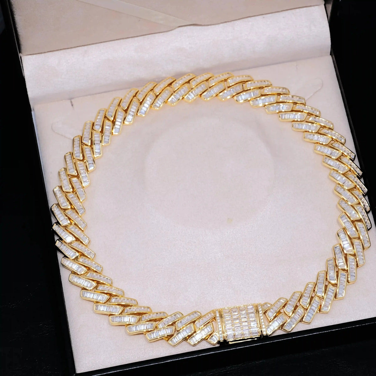 Baguette Channel Set Cuban Chain in 18k Gold - 19mm