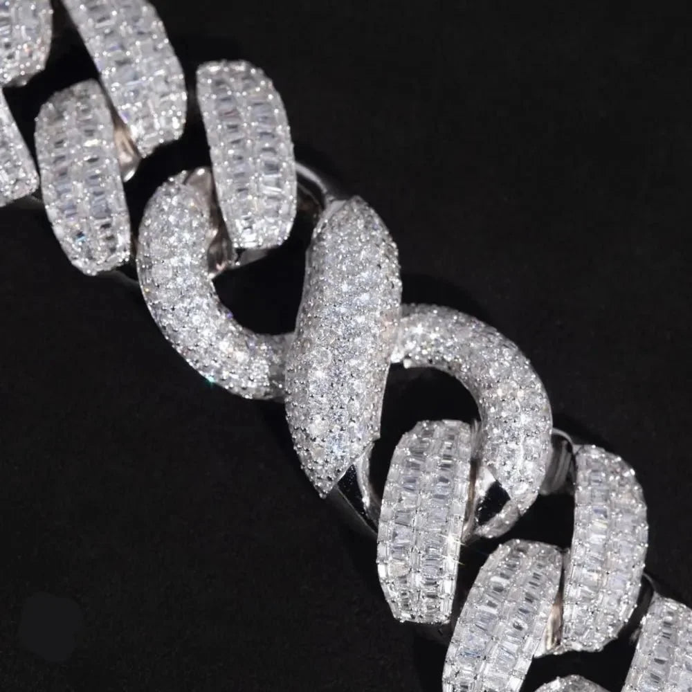 Custom Single-Letter Iced-Out Miami Cuban Chain – 30mm