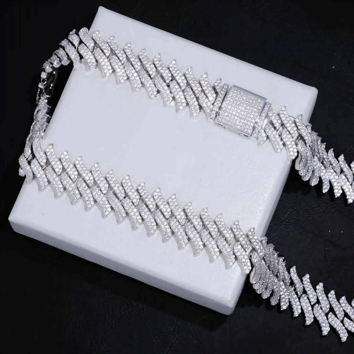 Spiked Iced Cuban Chain in White Gold - 20mm