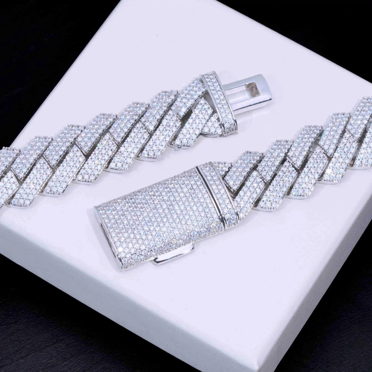 20mm Extended Clasp Prong Cuban Chain