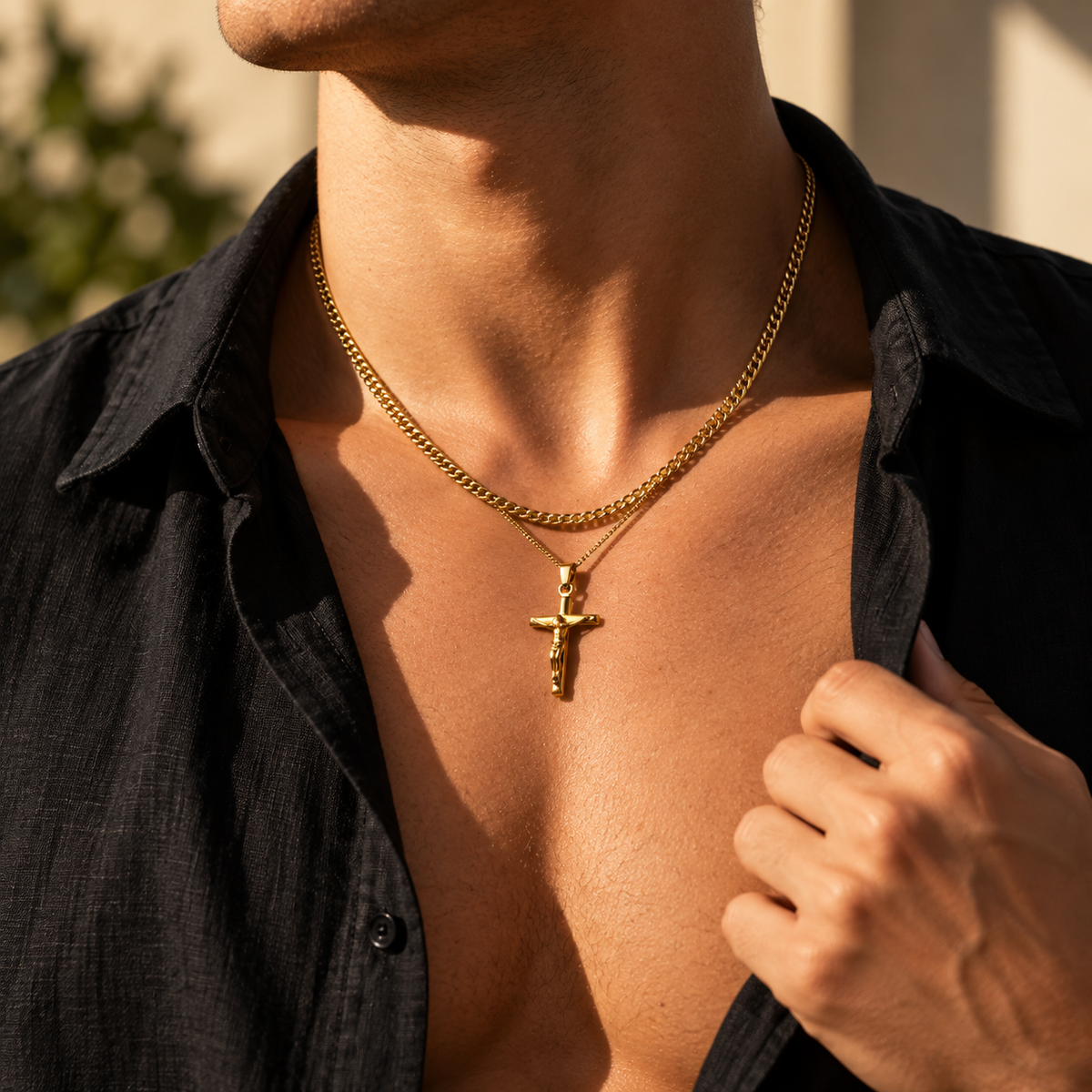 AURXYA Crucifix – Gold
