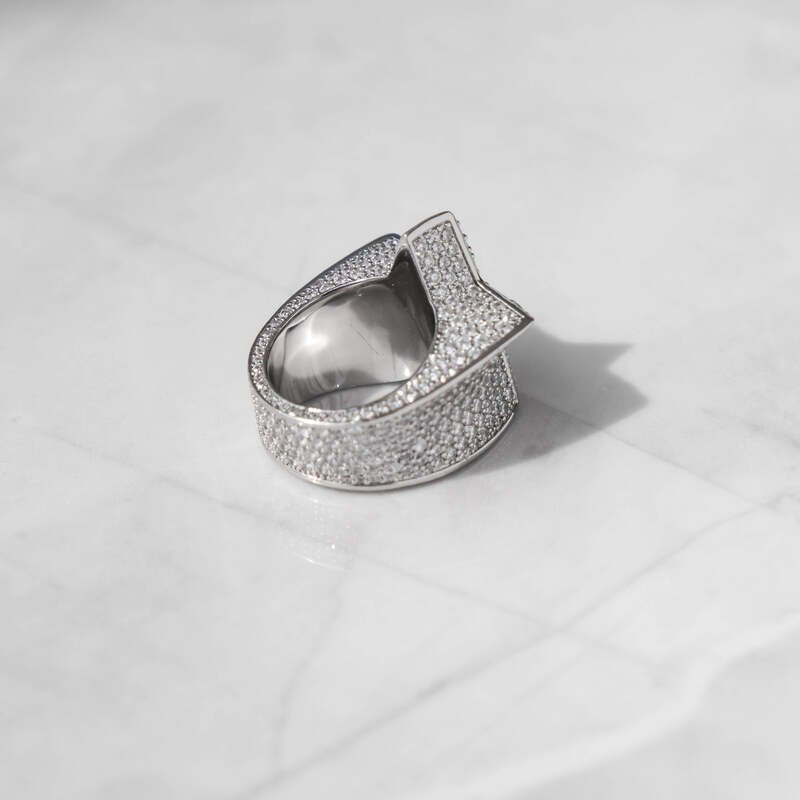 Iced Star Ring In White Gold - 26mm