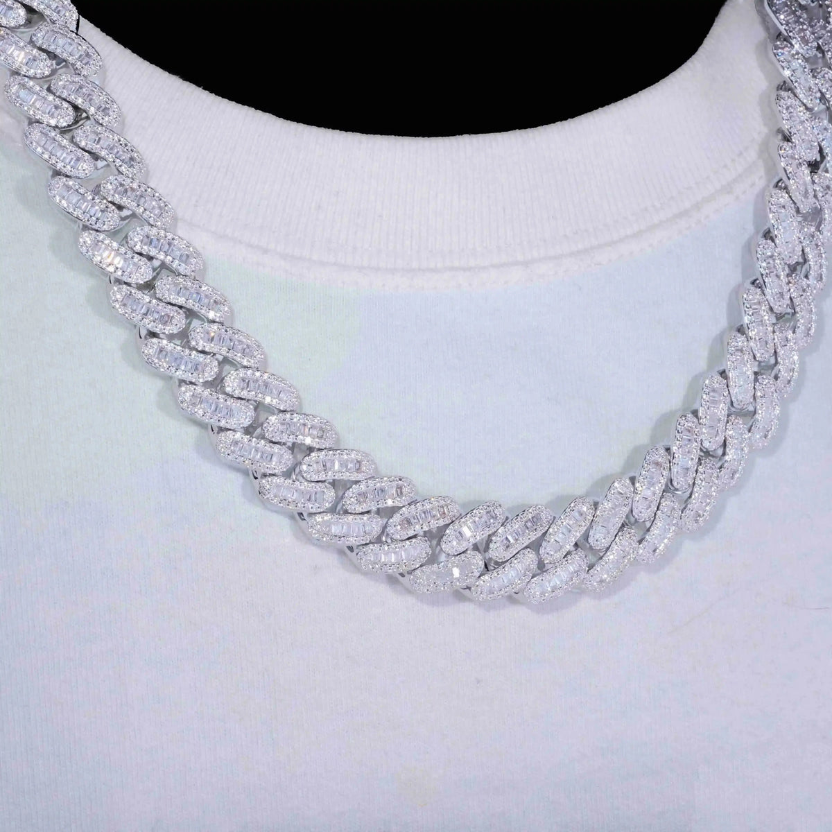 Baguette Cuban Link Chain in White Gold - 16mm
