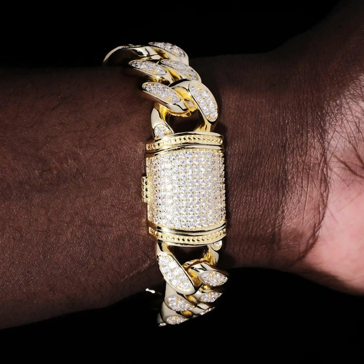 Iced Cuban Link Bracelet in Yellow Gold - 19mm