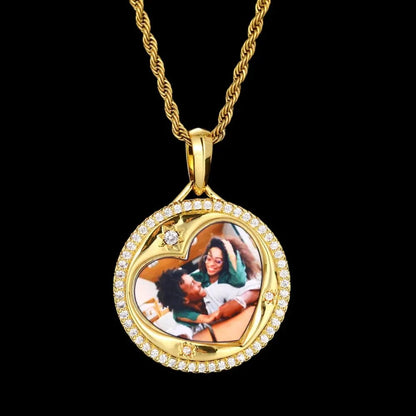 Diamond Heart-Shaped Love Frame Round Pendant in White Gold - 38mm