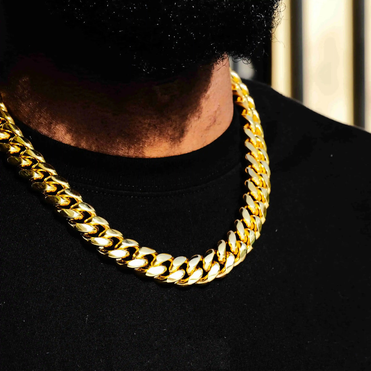 Miami Cuban Link Choker in Yellow Gold - 18mm