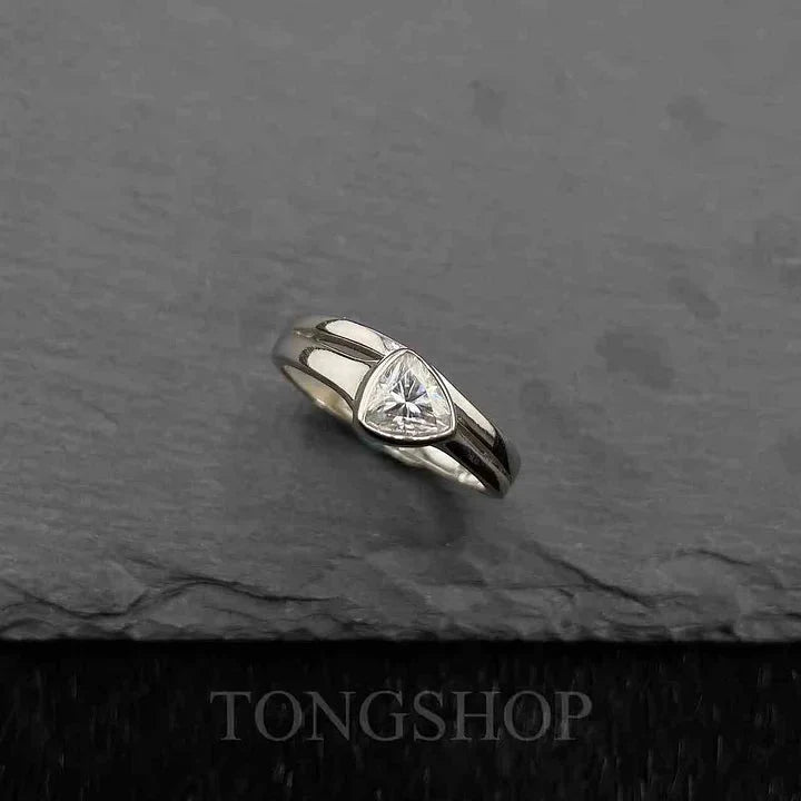 S925 Moissanite Triangular Geometric Ring
