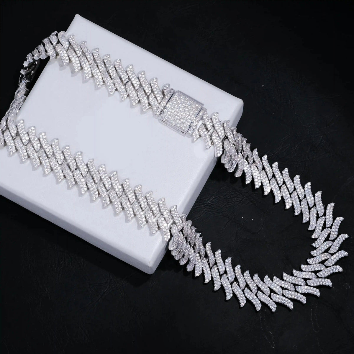 Spiked Iced Cuban Chain in White Gold - 20mm